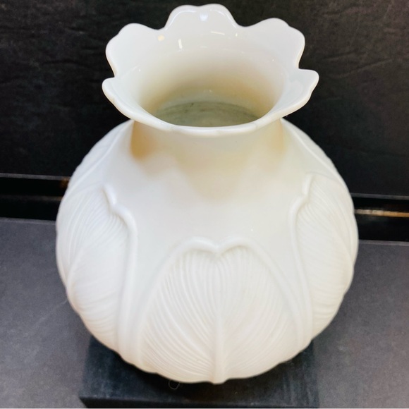 Hutschenreuther Matt White Bisque 5.5"  Vase by Achtziger OP ART 70´s Leaves - Picture 2 of 14